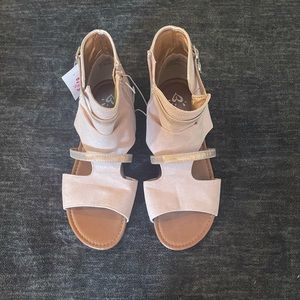 Justice sandals NWT